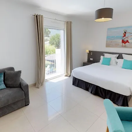 Mit 6 Schlafzimmern- Privatem Pool Garten Und Parkplatz By Interhome Casa vacanze