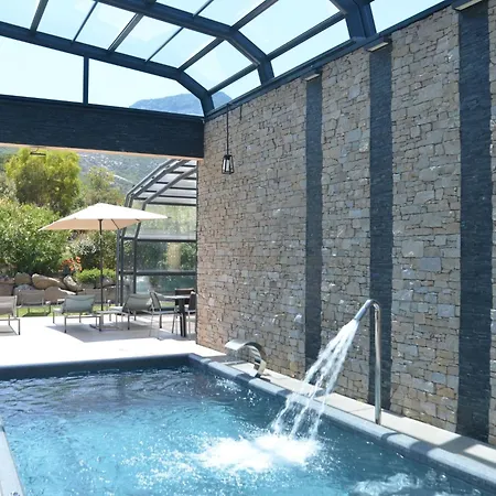 Mit 6 Schlafzimmern- Privatem Pool Garten Und Parkplatz By Interhome *